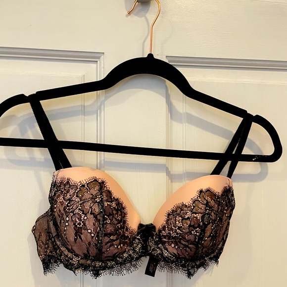 Victoria's Secret Black and Cream Lace Push-Up Bra - Picture 1 of 4